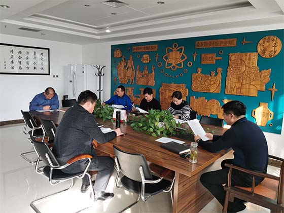 中心組學(xué)習(xí).jpg 中心組學(xué)習(xí).jpg